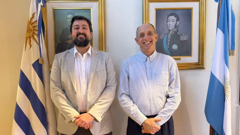 Ing. Marcelo Sadres, presidente de ALUR junto al Dr. Ing. Gonzalo Casaravilla, presidente de la Delegación del Uruguay ante la Comisión Técnica Mixta de Salto Grande
