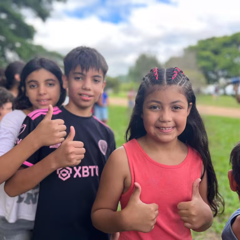 Niños en el predio de Salto Grande