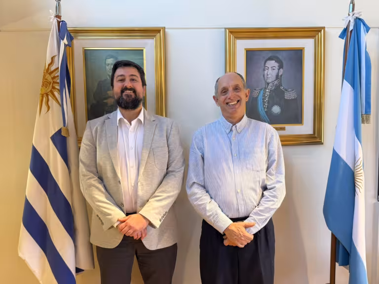 Ing. Marcelo Sadres, presidente de ALUR junto al Dr. Ing. Gonzalo Casaravilla, presidente de la Delegación del Uruguay ante la Comisión Técnica Mixta de Salto Grande